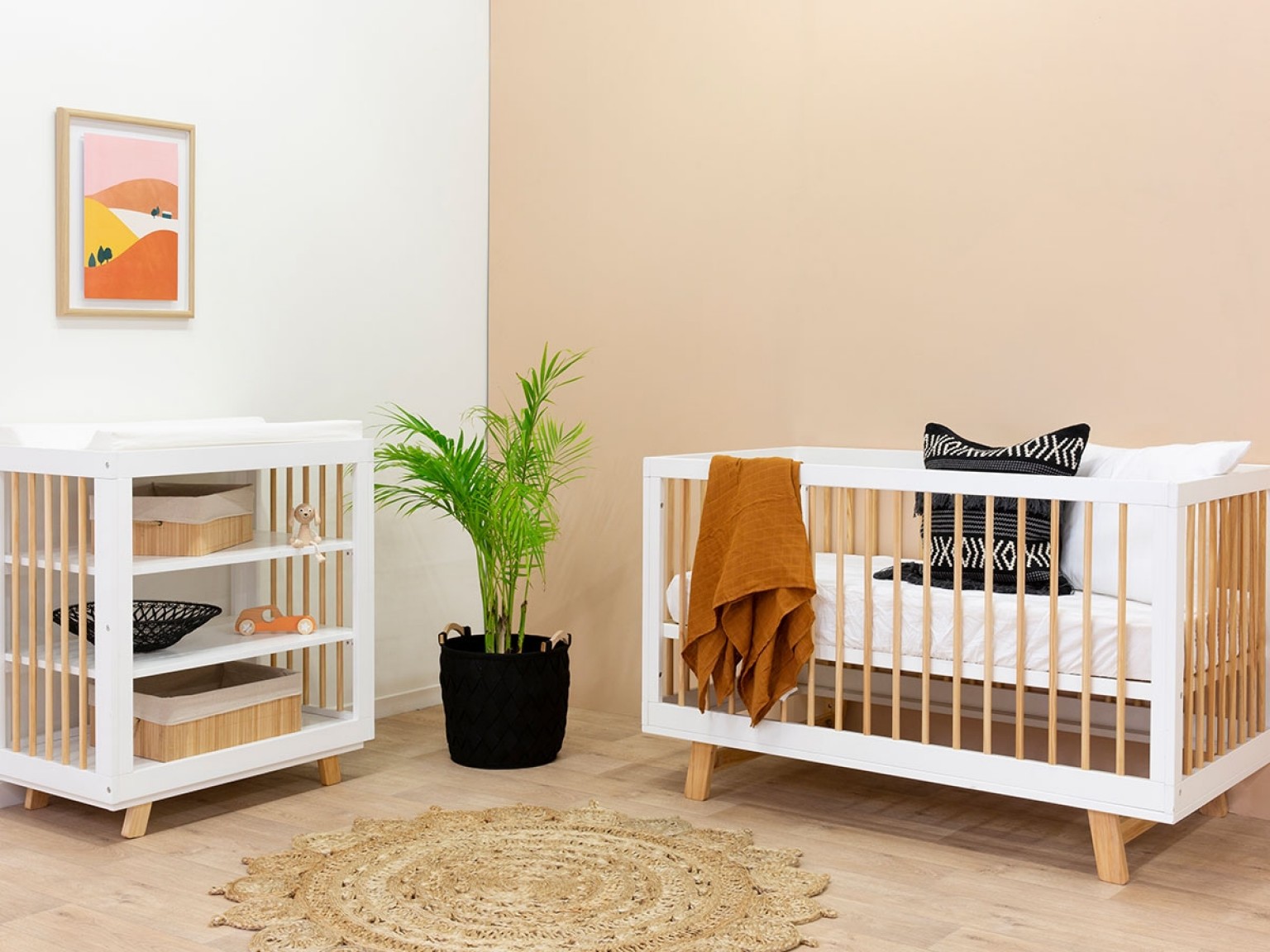 High quality modern wooden furniture solid wood baby cot.jpg