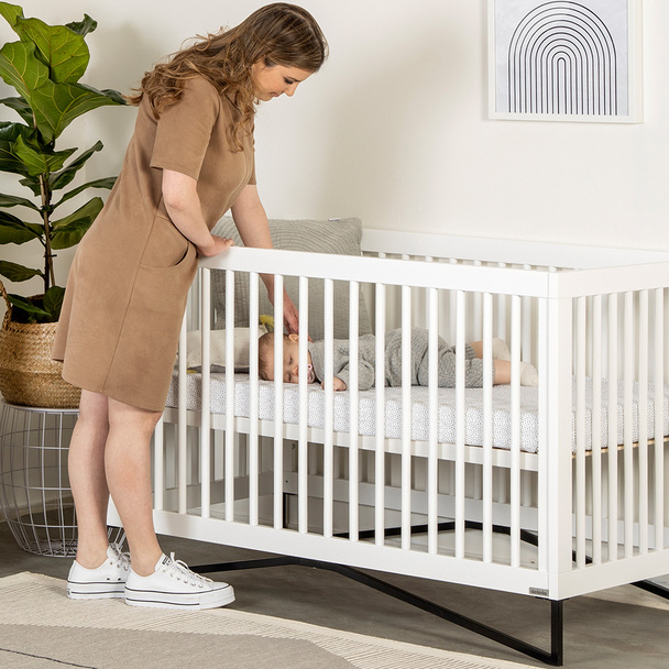 Wooden adjustable baby cribs Solid Pine Wood bed (3).jpg
