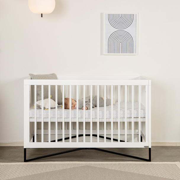 Wooden adjustable baby cribs Solid Pine Wood bed (4).jpg