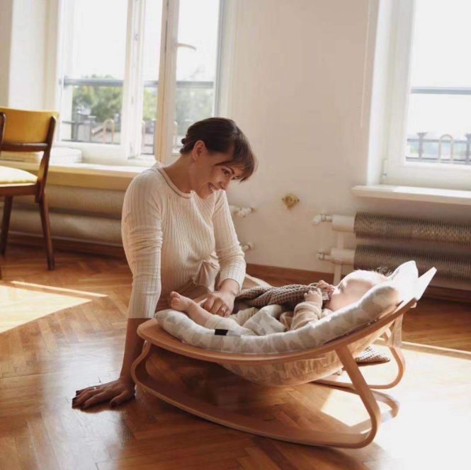 Indoor Natural Wood Baby Bouncer Swinging Chair for Babies Nursery  (3).jpg