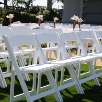 Wholesale Portable Stackable White Resin Folding Plastic Chairs Clear Acrylic Plastic Folding Chairs for Events Wedding Party